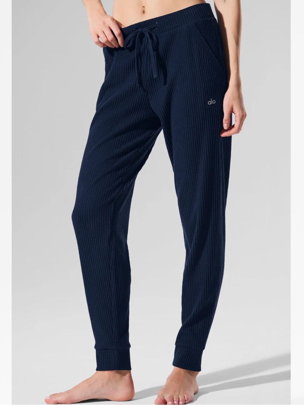 Alo Yoga Muse Sweatpants Size Medium Women's in Navy